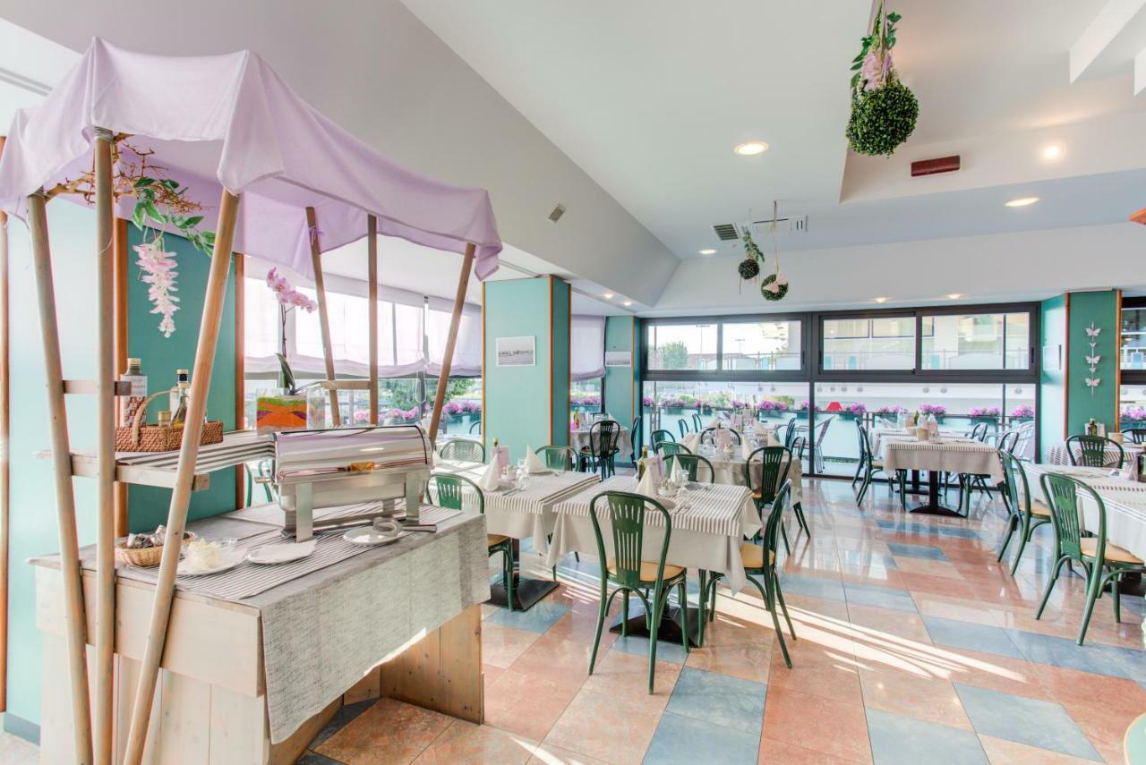 Hotel Nevada Bellaria-Igea Marina Bagian luar foto